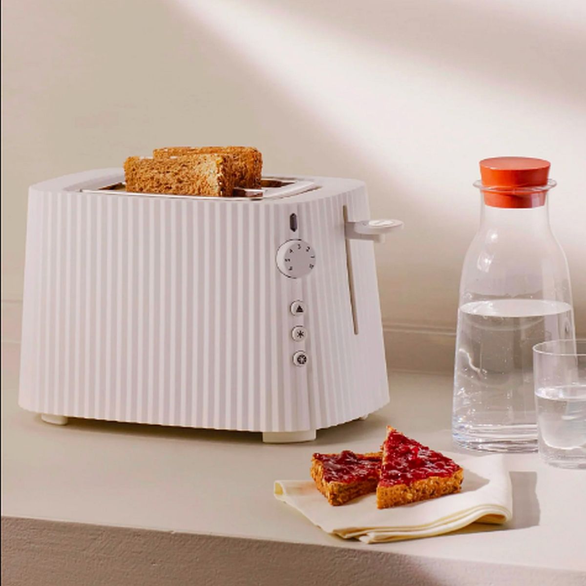 Gewinnspiel: Gewinne einen ALESSI Plissé Toaster in deiner Lieblingsfarbe